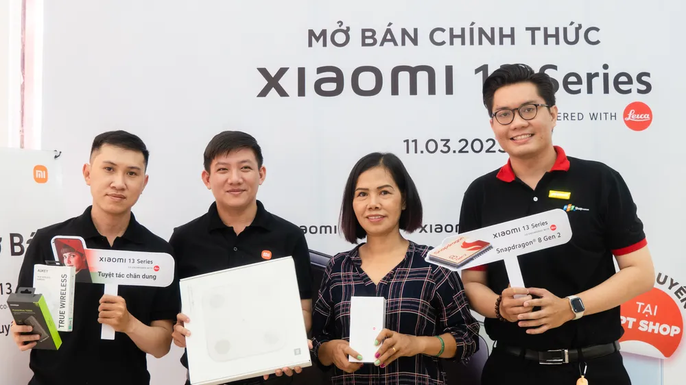 Những khách hàng đầu tiên sở hữu siêu phẩm Xiaomi 13 Series