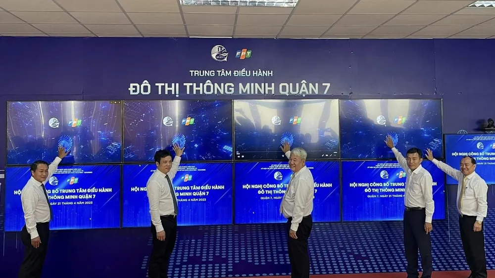 Lãnh đạo quận 7 và Tập đoàn FPT khai trương Trung tâm điều hành đô thị thông minh