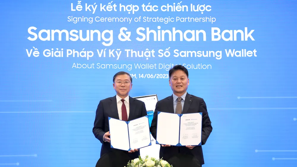 Lãnh đạo Samsung Việt Nam và Ngân hàng Shinhan Việt Nam ký kết hợp tác