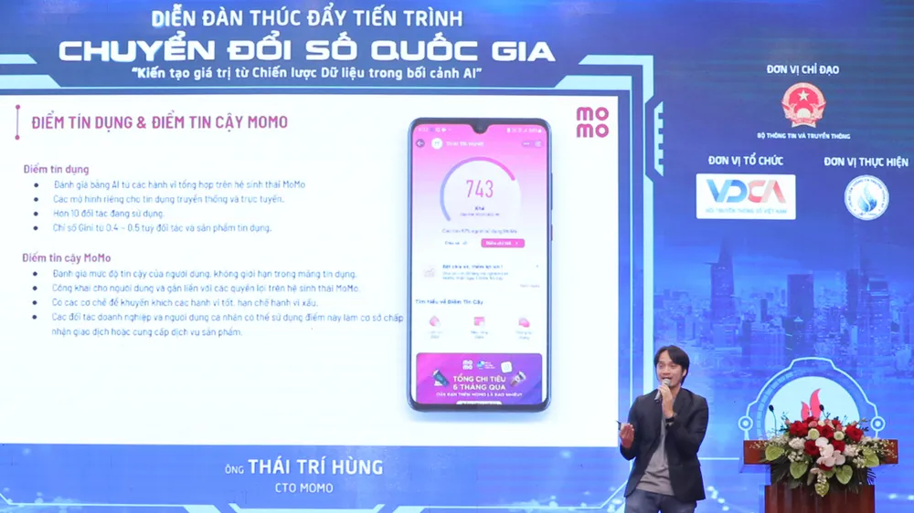 Ông Thái Trí Hùng chia sẻ những thông tin “Tư duy dữ liệu trong xây dựng giải pháp”