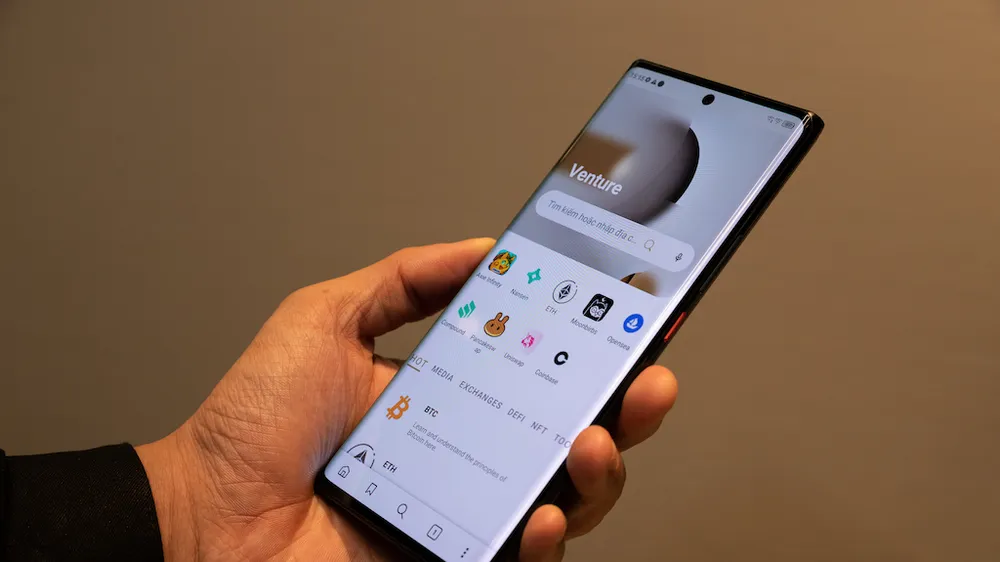 Metavertu có màn hình làm từ kính sapphire siêu cứng 