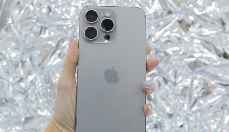 Lên đời iPhone 15 Pro Max 256GB chỉ bù từ 10 triệu đồng.