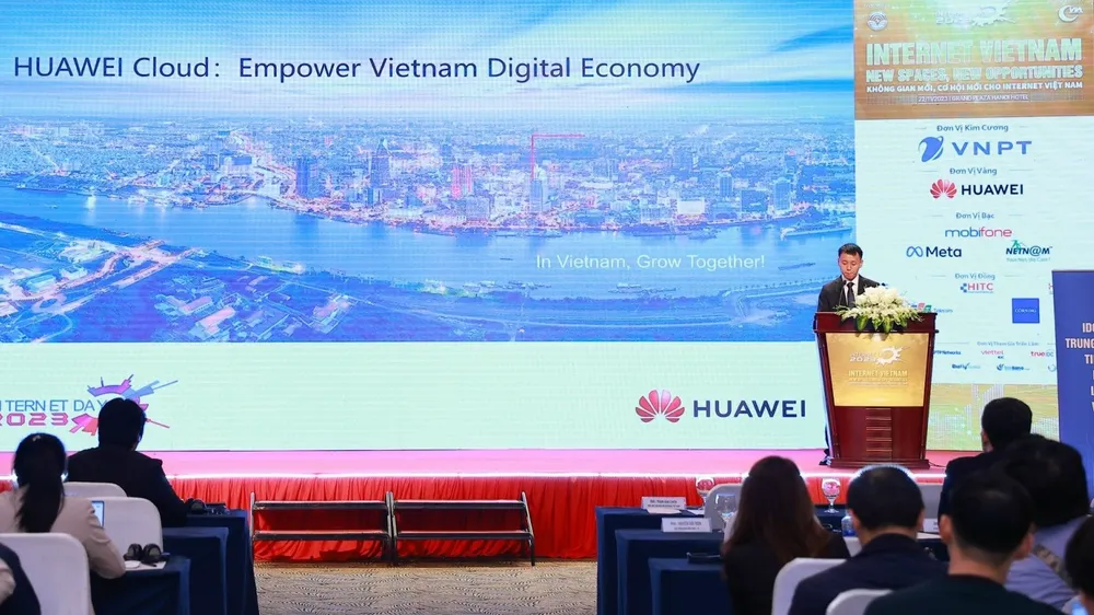 Ông Li Chufei, Giám đốc Kinh doanh Huawei Cloud Đông Nam Á phát biểu tại sự kiện Internet Day 2023