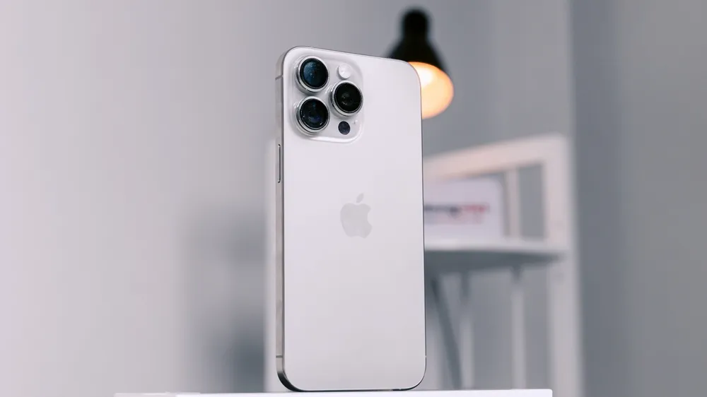 Cuối năm, nhu cầu mua sắm iPhone đang tăng cao.