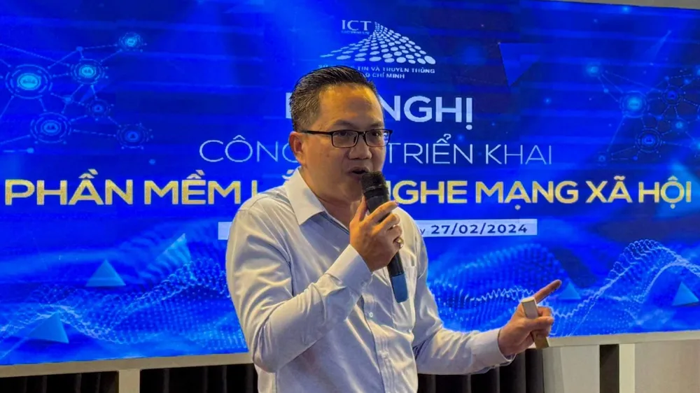 Đại diện Sở TT-TT TPHCM giới thiệu về phần mềm lắng nghe mạng xã hội