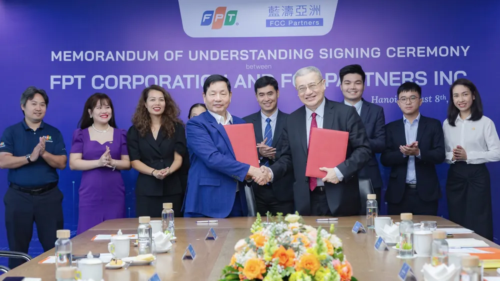 Lãnh đạo FPT ký kết hợp tác với FCC Partners