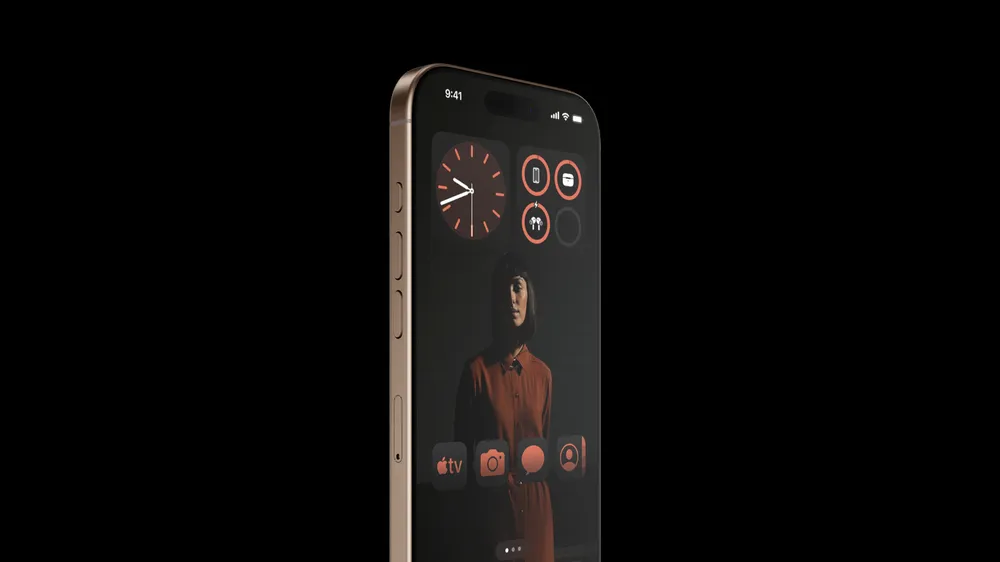 iPhone 16 với màu Desert Titanium 