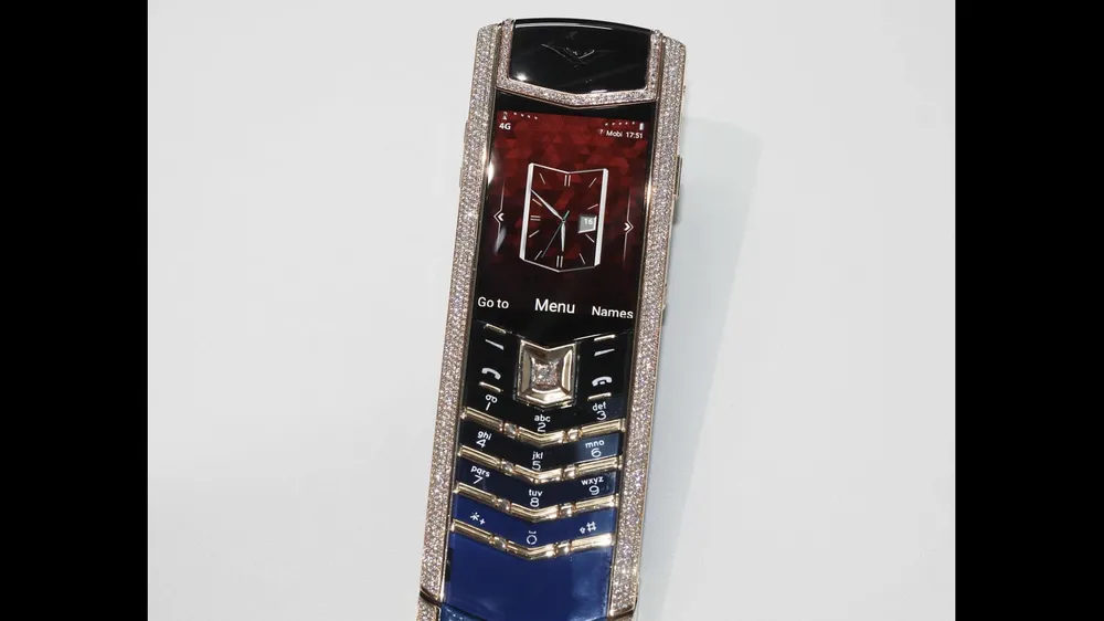 Vertu Signature được rao bán là bản nâng cấp từ 2G lên 4G đã xuất hiện tại thị trường Việt Nam