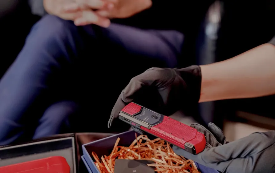 Điện thoại Vertu là món quà tinh tế và đẳng cấp thích hợp làm quà tặng dành cho các mối quan hệ đặc biệt