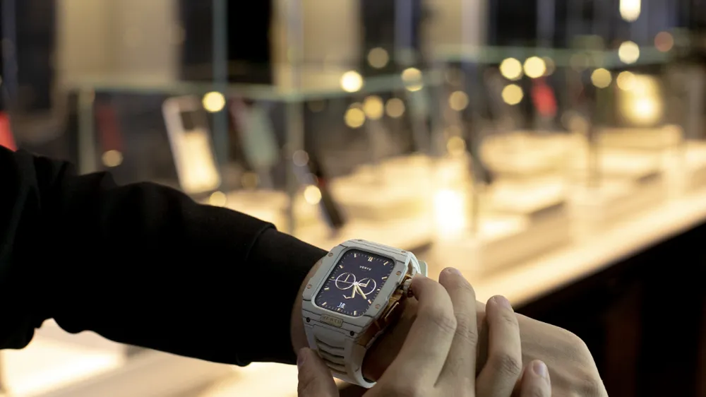 Vertu Watch là một trong những phụ kiện bán chạy tại thị trường Việt Nam.