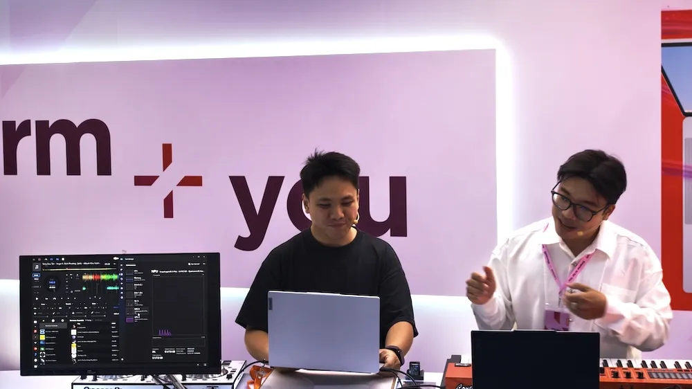 Lenovo trình diễn sức mạnh AI qua các máy tính mới.