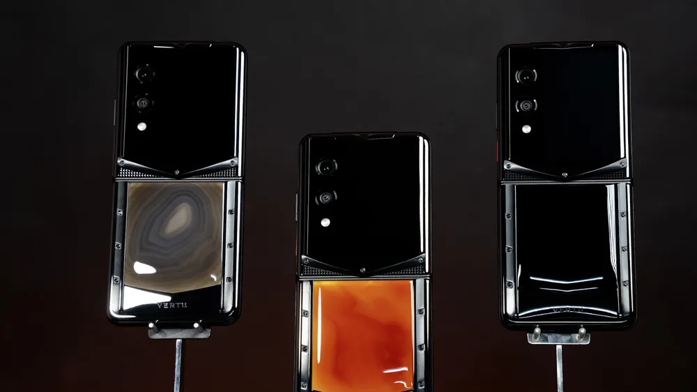 Vertu Việt Nam vừa công bố loạt hình ảnh mẫu Quantum Flip