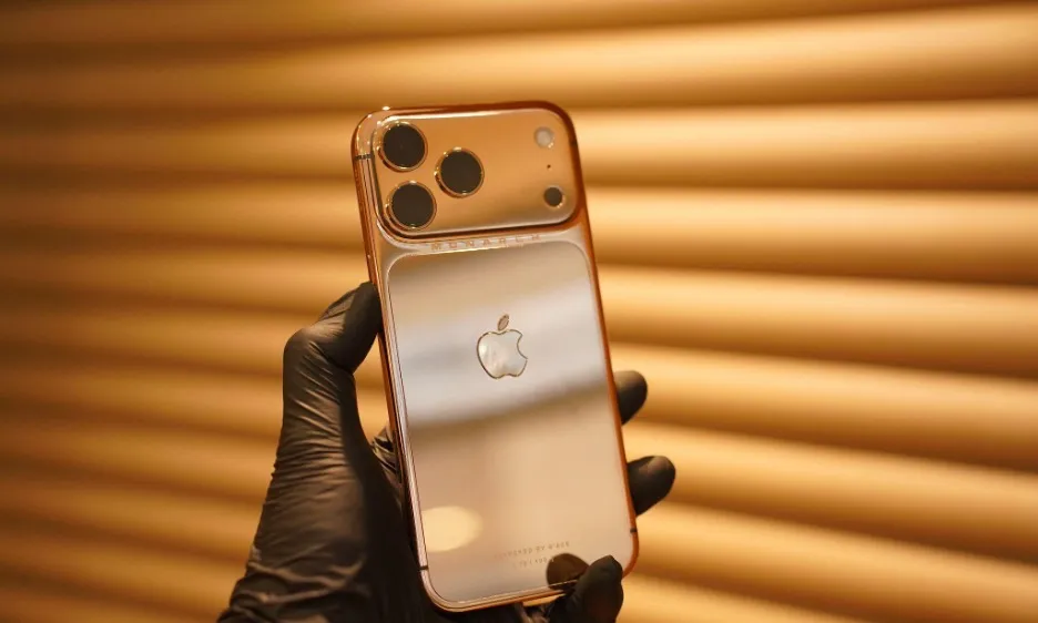 Chiếc iPhone 17 Pro Max mạ vàng