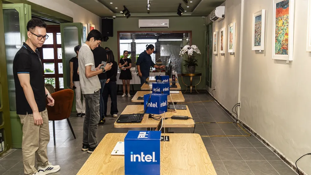 Intel trình diễn khả năng ứng dụng thực tế của các mẫu AI PC