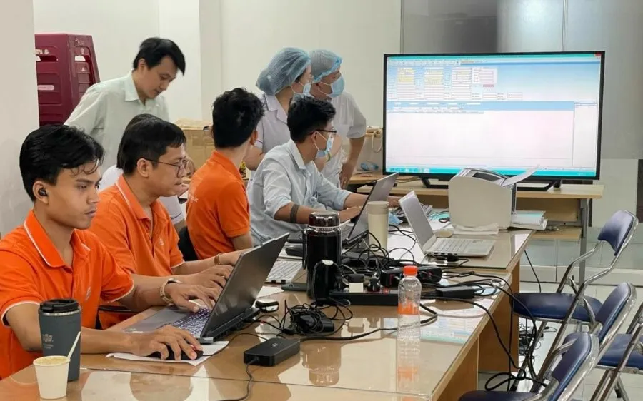 Kỹ sư FPT tập huấn triển khai bệnh án điện tử cho các bác sĩ tại bệnh viện