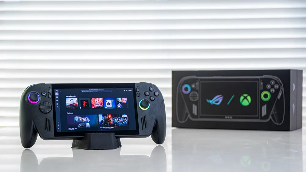 Bộ đôi ROG Xbox Ally và ROG Xbox Ally X.