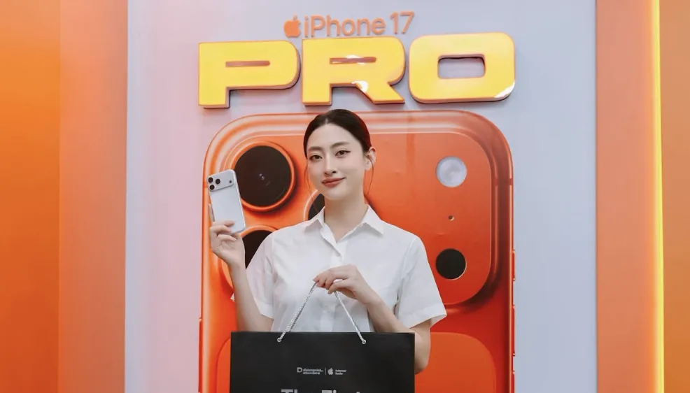 Hoa hậu Lương Thuỳ Linh diện sơ mi giản dị đi “tậu Táo”
