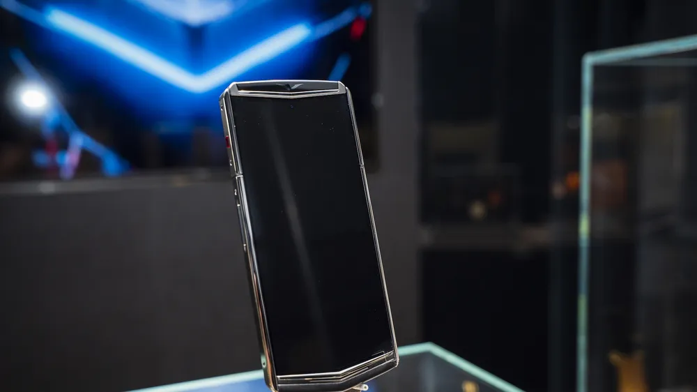 Độ cứng vượt trội của Sapphire giúp duy trì sự ổn định và chính xác trong từng thao tác chạm