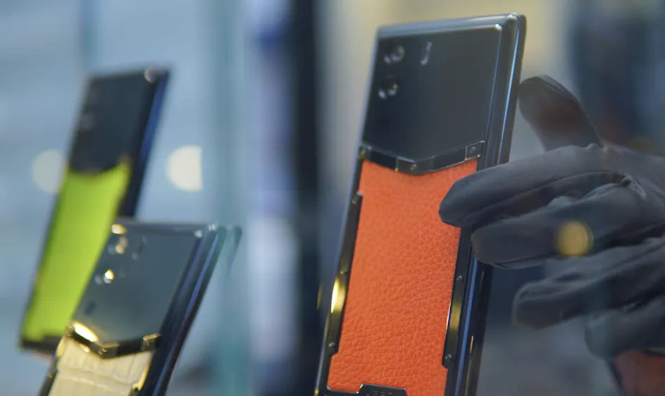 Mỗi chiếc smartphone của Vertu là một “tác phẩm nghệ thuật” được chế tác thủ công tinh xảo