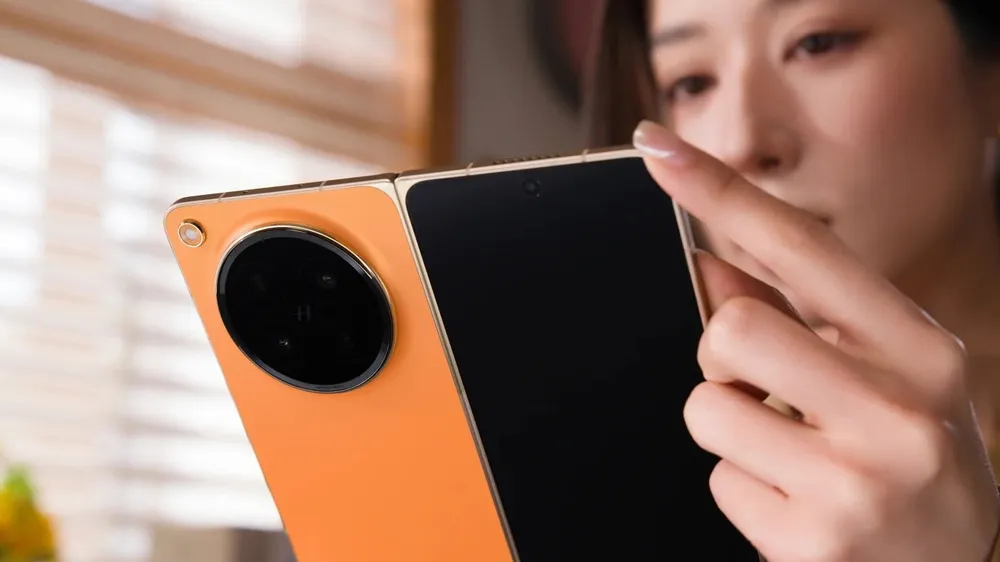 OPPO Find N6 gần như không cảm nhận thấy nếp gấp khi sử dụng