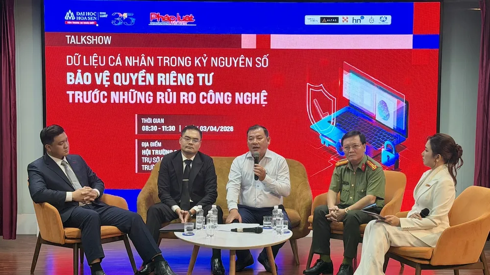 Các diễn giả phát biểu tại Talkshow “Dữ liệu cá nhân trong kỷ nguyên số – Bảo vệ quyền riêng tư trước những rủi ro công nghệ”.