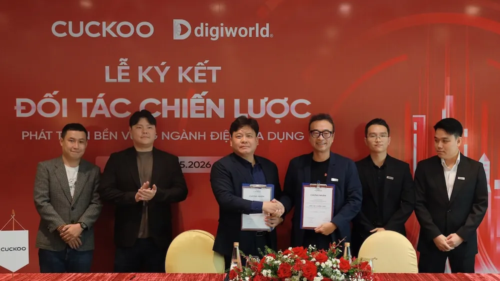 Đại diện DGW và Cuckoo Vina ký kết hợp tác.