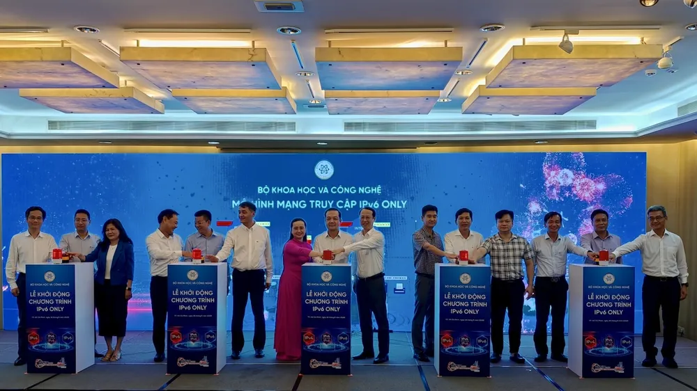 Thứ trưởng Bộ KH-CN Phạm Đức Long cùng các đơn vị khởi động chương trình IPv6 giai đoạn 2026-2030.