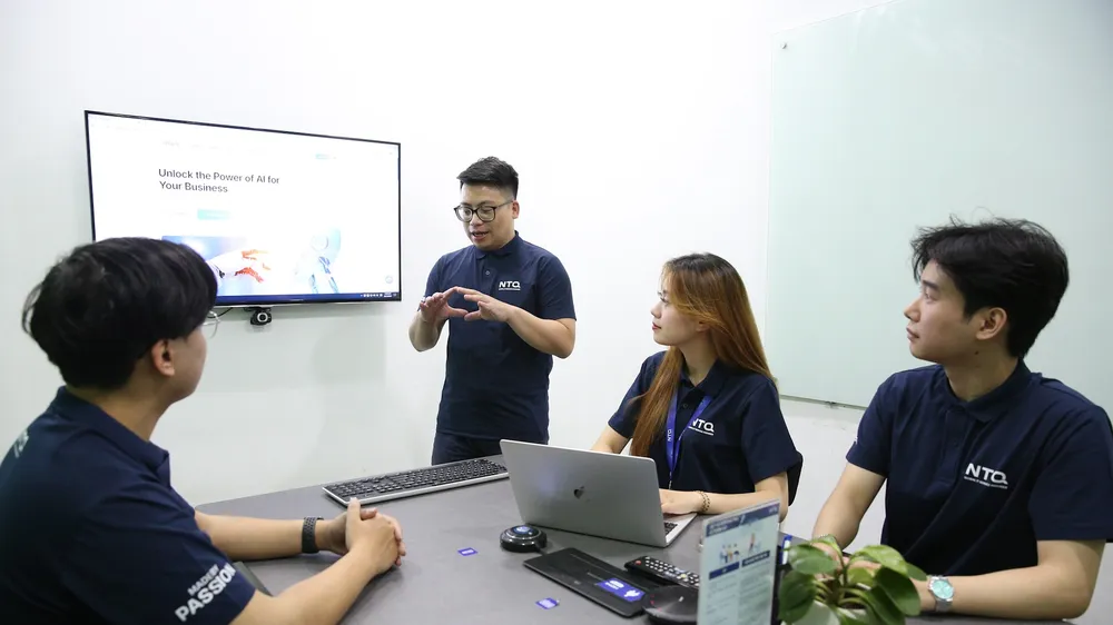 Đội ngũ NTQ thảo luận về ứng dụng AI trong vận hành và phát triển kinh doanh