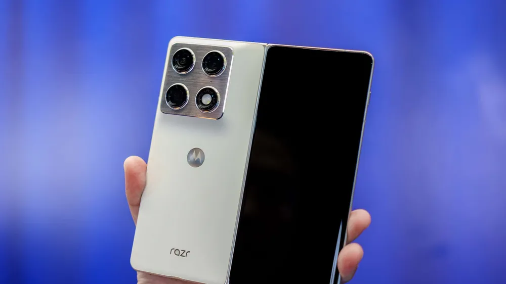Motorola ra mắt razr fold với giá gần 50 triệu đồng