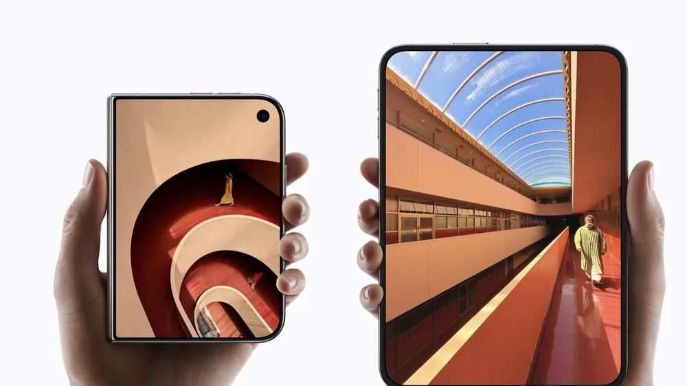 iPhone Duo sở hữu màn hình trong 7,6 inch, mang lại không gian lớn để xem nội dung, chơi game và đa nhiệm. (Nguồn: Apple)
