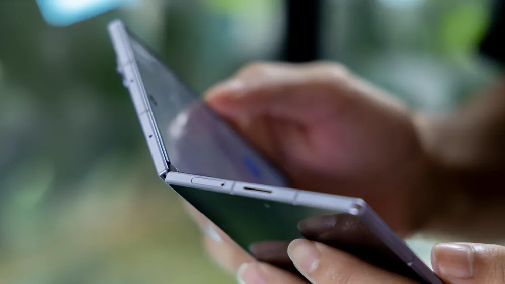 Smartphone gập định hình tương lai của điện thoại cao cấp