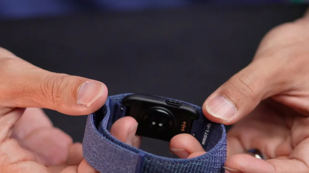 CIRQA Smart Band nhỏ gọn nhưng đầy đủ các tính năng cho người luyện tập thể thao, theo dõi sức khoẻ...