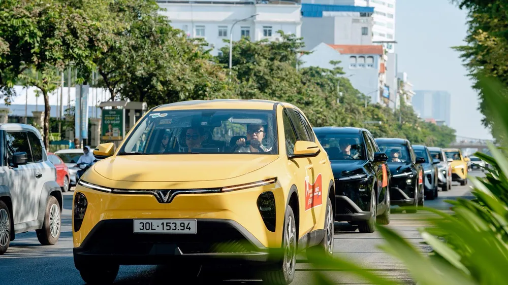 Tài xế xe điện VinFast đang tiết kiệm được nhiều chi phí nhờ hệ thống hạ tầng xe điện phát triển