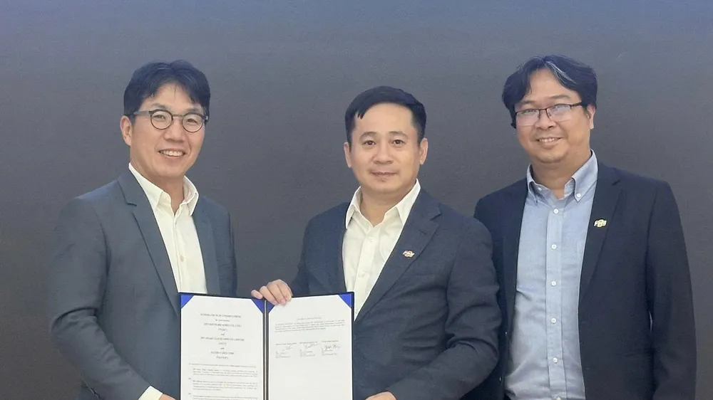 Đại diện FPT và NAVER Cloud tại lễ ký kết.