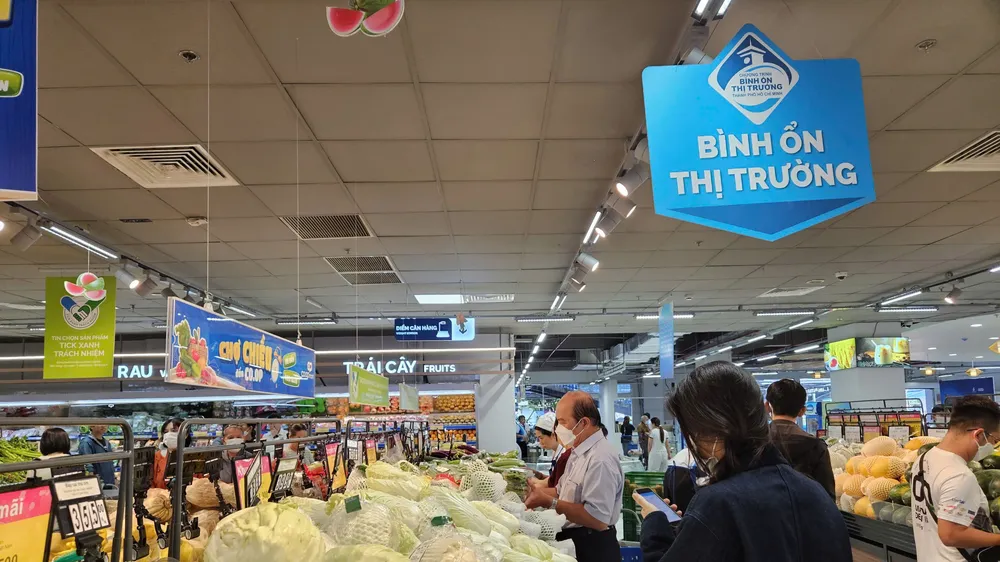 Hàng Việt được ưu tiên, tạo điều kiện trên quầy kệ ở siêu thị Co.opmart (ẢNH: CHÂU ANH)
