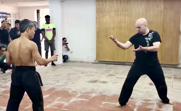 Võ sư Pierre Francois Flores đã liên tiếp có các trận đấu với một số võ sư trong nước