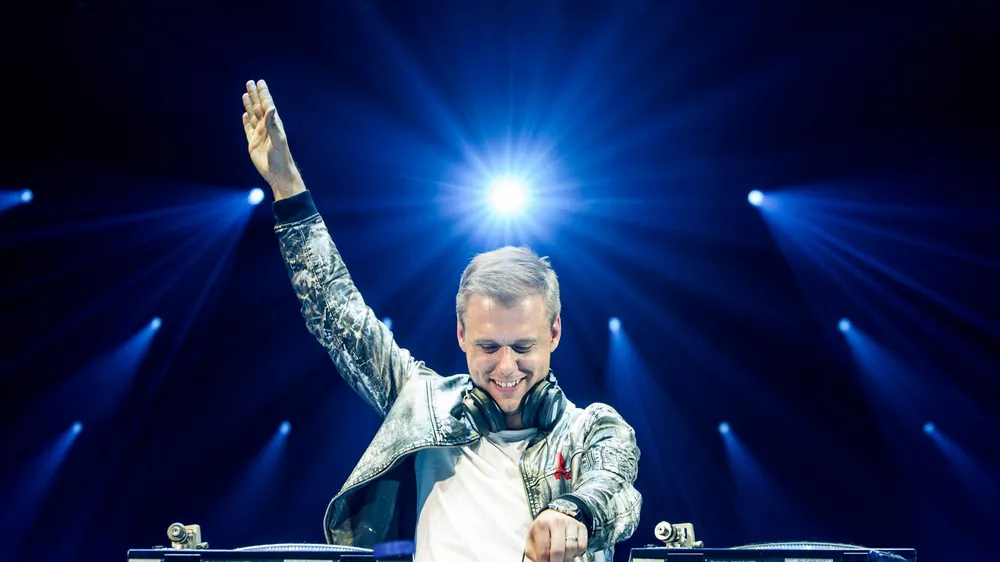 DJ số 1 thế giới Armin van Buurenquay trở lại Việt Nam 