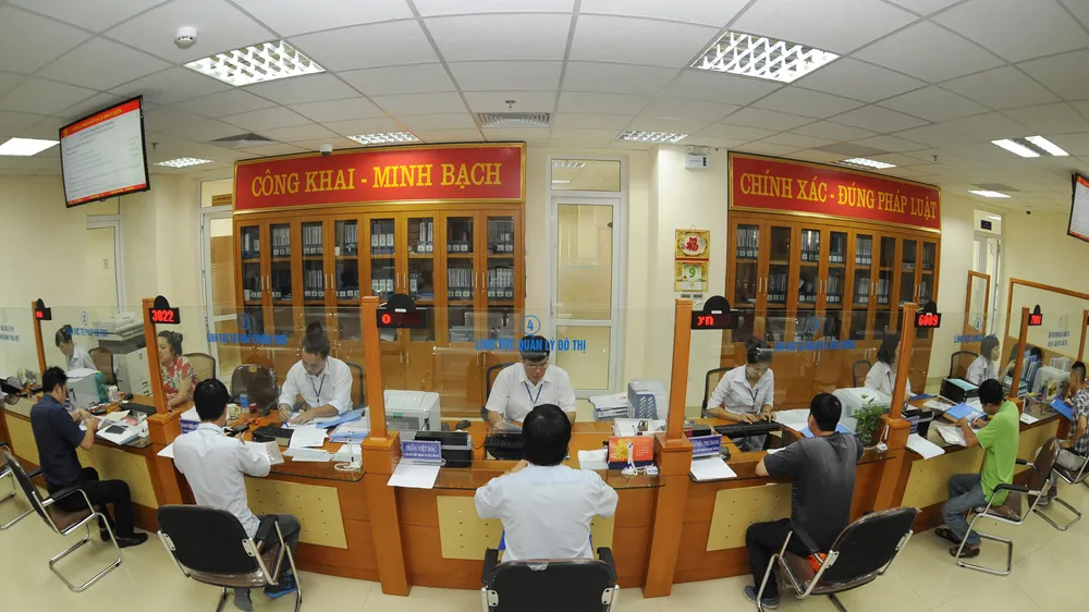 Gần 1000 ảnh dự thi "Người Hà Nội ứng xử văn minh, thanh lịch 2017"