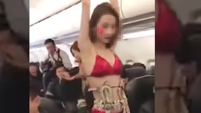Yêu cầu thanh tra hình ảnh phản cảm trên chuyến bay chở đội U23 Việt Nam