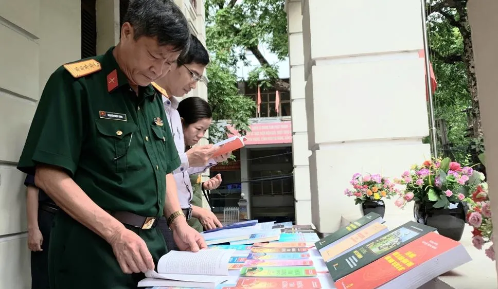 150 tác phẩm tham dự cuộc thi “Những tấm gương bình dị mà cao quý” 