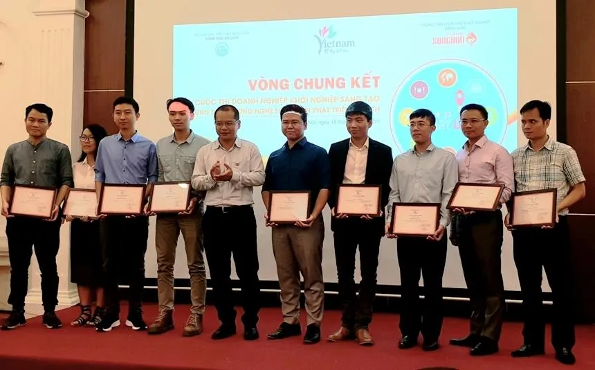 Dự án giao dịch điện tử khách sạn, du lịch giành giải Nhất thi khởi nghiệp