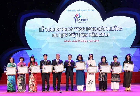 Trao tặng 100 Giải thưởng Du lịch Việt Nam 2019 