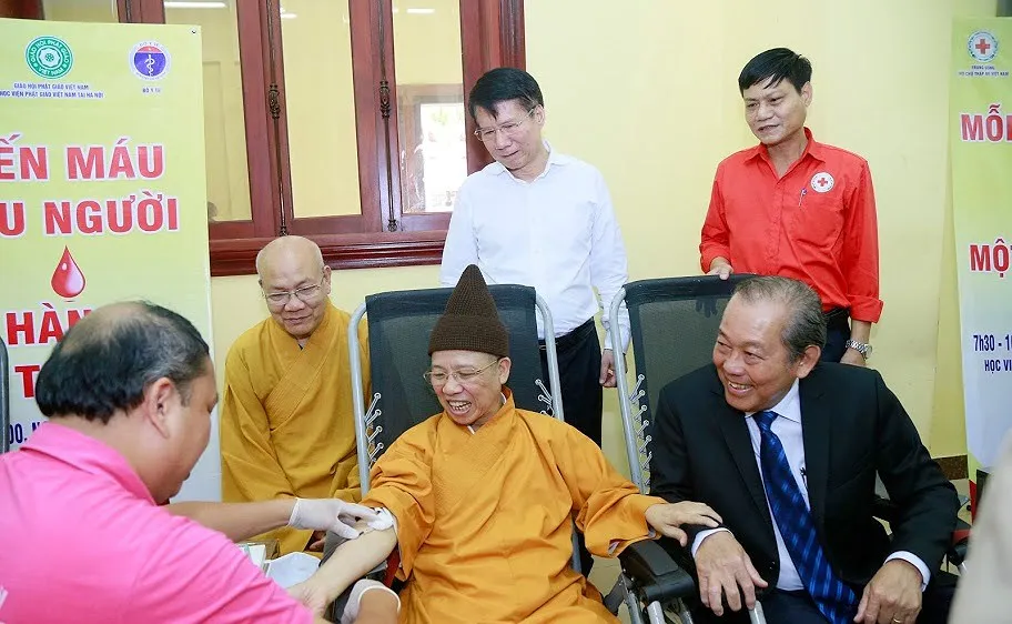Hàng trăm tăng ni, phật tử tham dự ngày hội Hiến máu cứu người - Hành Bồ Tát đạo