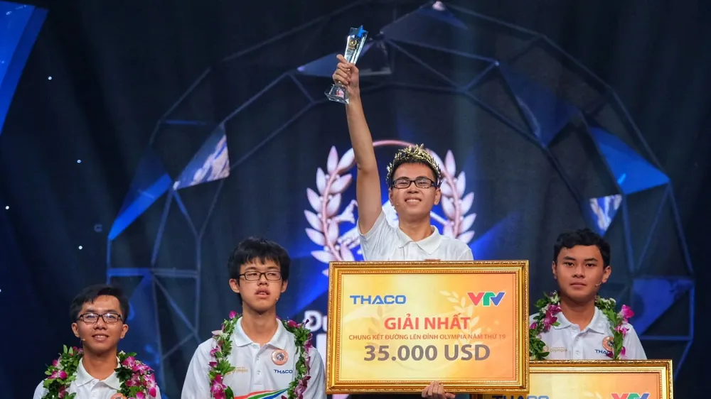 Trần Thế Trung đến từ Trường THPT chuyên Phan Bội Châu- Nghệ An đã xuất sắc giành vòng nguyệt quế trong trận chung kết Đường lên đỉnh Olympia 2019.