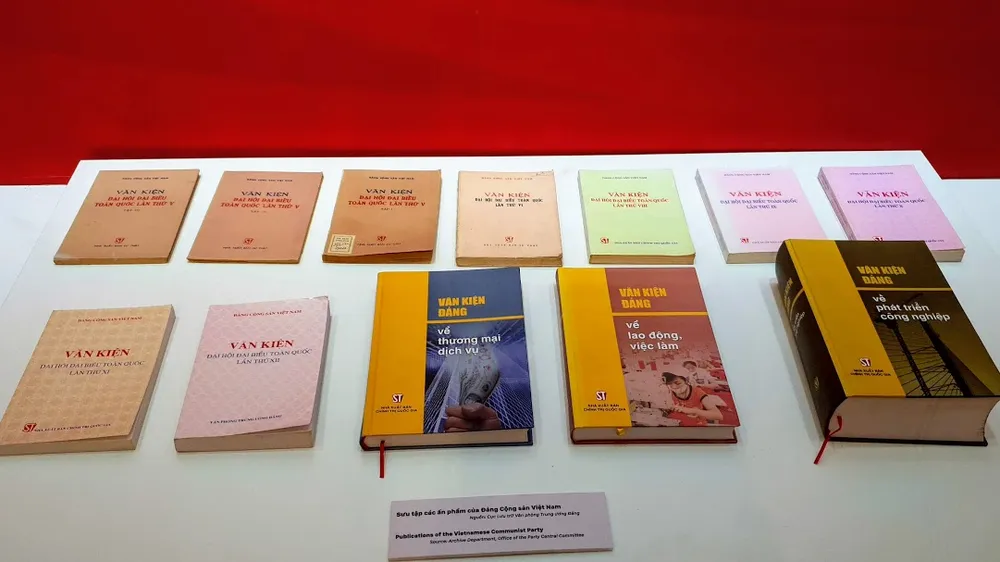 Trưng bày chuyên đề "Tự hào 90 năm Đảng Cộng sản Việt Nam - Một chặng đường vẻ vang"
