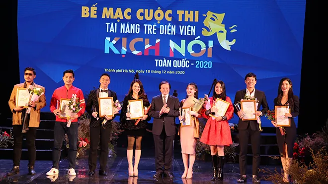 9 HCV được trao cho các tài năng diễn viên kịch nói 2020