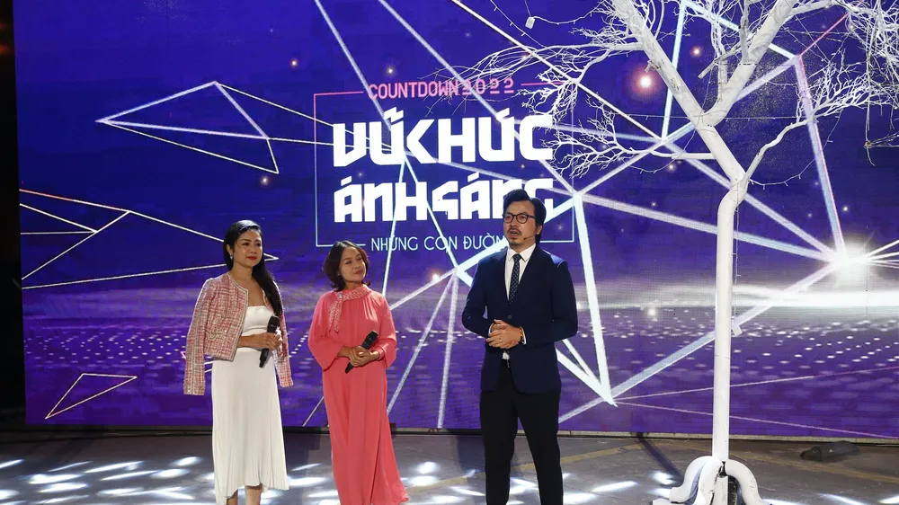 Vũ khúc ánh sáng-Countdown 2022, đón chào năm mới với những câu chuyện giàu cảm xúc