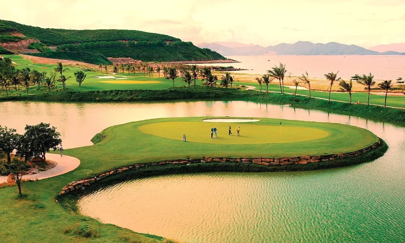 Nhiều dư địa phát triển du lịch golf tại Việt Nam