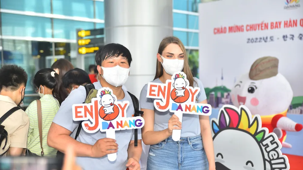 Tháng 4, du khách quốc tế đến Việt Nam tăng 2,4 lần so với tháng 3