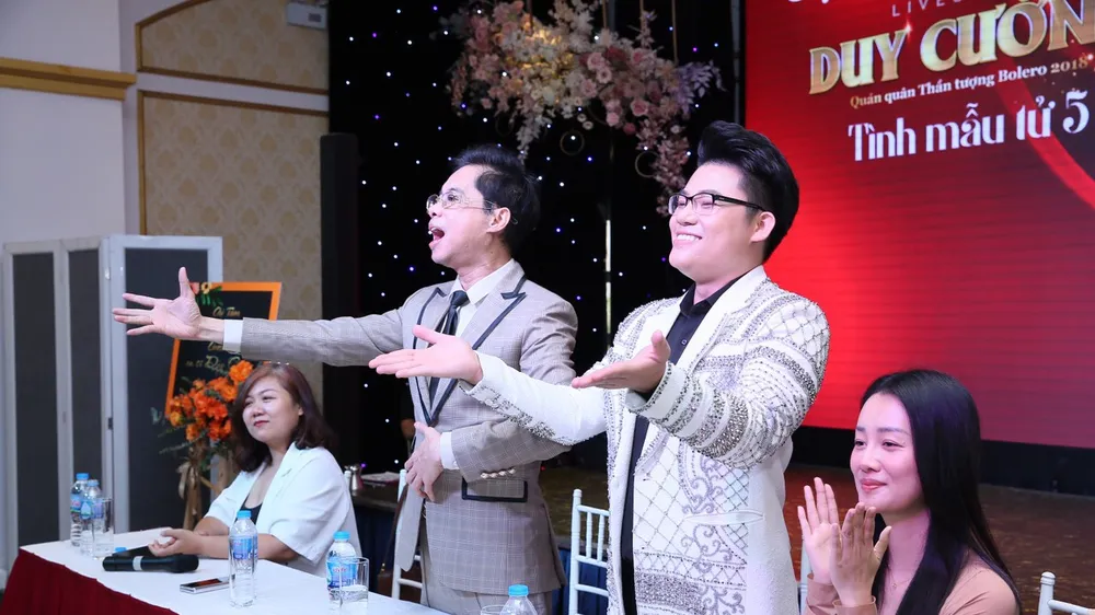 Tiến sĩ triết học làm liveshow về tình mẫu tử
